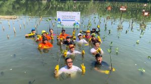 Zurich Bersama One Financial Group Tanam Mangrove di 6 Kota