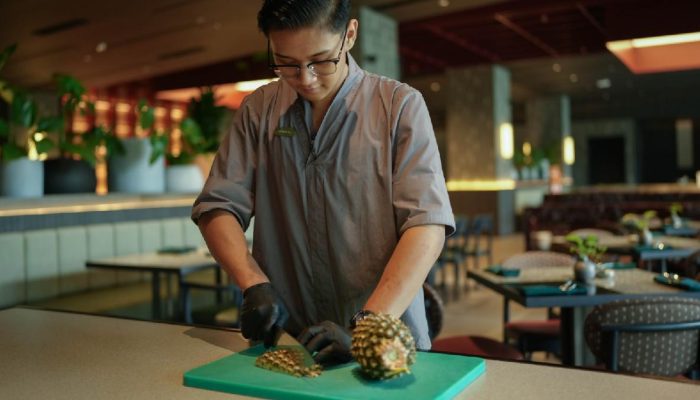 Hotel di Sentul Ini Ubah Kulit Nanas Menjadi Minuman Sehat Kaya Probiotik